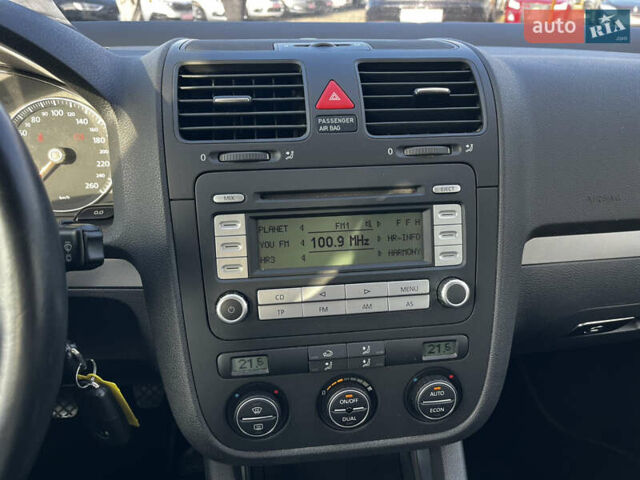 Сірий Фольксваген Гольф, об'ємом двигуна 1.4 л та пробігом 184 тис. км за 4899 $, фото 14 на Automoto.ua