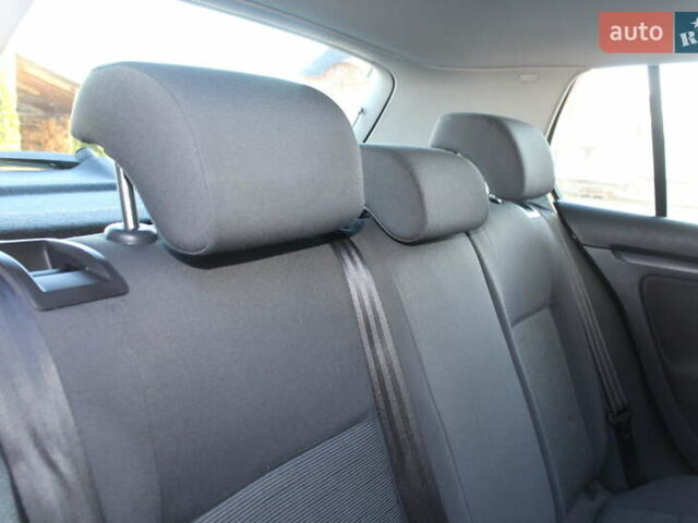 Серый Фольксваген Гольф, объемом двигателя 1.6 л и пробегом 195 тыс. км за 5990 $, фото 61 на Automoto.ua