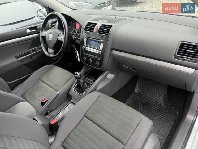 Сірий Фольксваген Гольф, об'ємом двигуна 1.6 л та пробігом 205 тис. км за 7100 $, фото 17 на Automoto.ua