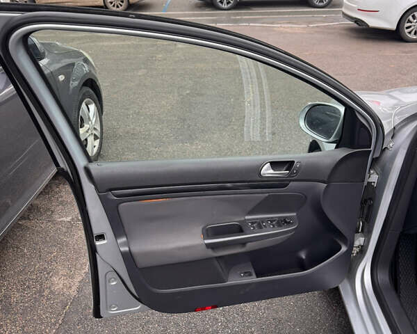 Серый Фольксваген Гольф, объемом двигателя 1.9 л и пробегом 298 тыс. км за 5600 $, фото 19 на Automoto.ua