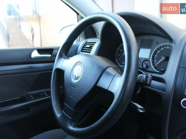 Серый Фольксваген Гольф, объемом двигателя 1.6 л и пробегом 195 тыс. км за 5890 $, фото 69 на Automoto.ua