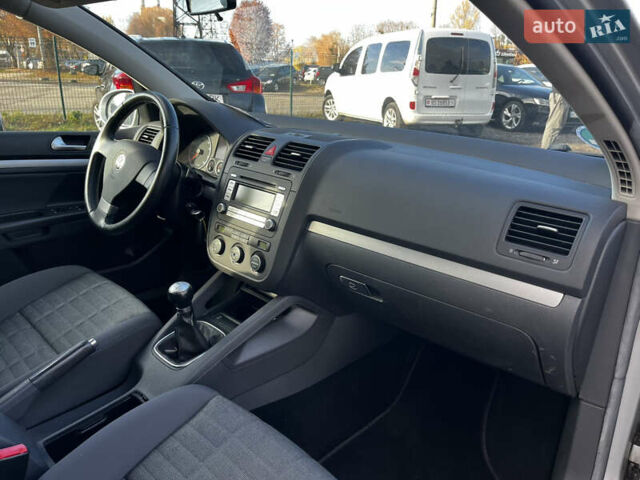 Сірий Фольксваген Гольф, об'ємом двигуна 1.4 л та пробігом 184 тис. км за 4899 $, фото 20 на Automoto.ua