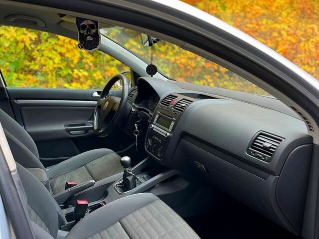 Серый Фольксваген Гольф, объемом двигателя 1.4 л и пробегом 233 тыс. км за 4999 $, фото 5 на Automoto.ua