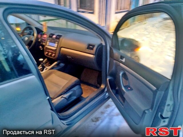 Серый Фольксваген Гольф, объемом двигателя 1.4 л и пробегом 215 тыс. км за 6150 $, фото 5 на Automoto.ua