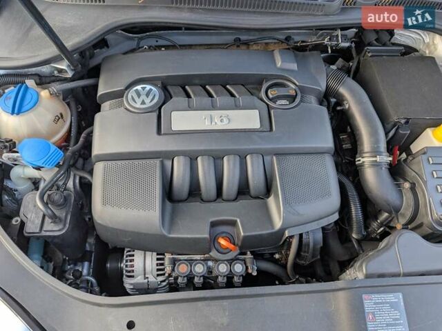 Серый Фольксваген Гольф, объемом двигателя 1.6 л и пробегом 244 тыс. км за 5950 $, фото 47 на Automoto.ua