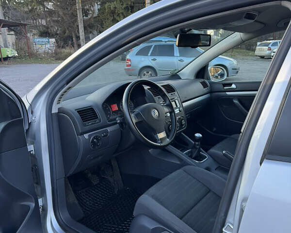Серый Фольксваген Гольф, объемом двигателя 1.6 л и пробегом 240 тыс. км за 5850 $, фото 11 на Automoto.ua