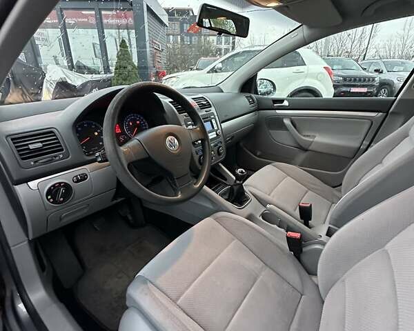 Серый Фольксваген Гольф, объемом двигателя 1.4 л и пробегом 233 тыс. км за 6750 $, фото 20 на Automoto.ua