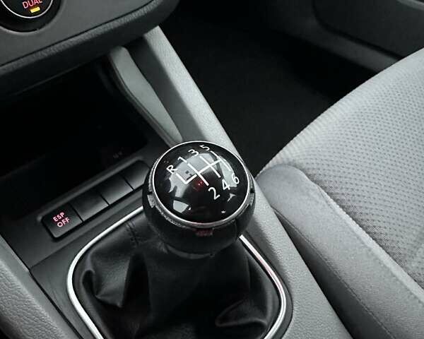 Серый Фольксваген Гольф, объемом двигателя 1.4 л и пробегом 233 тыс. км за 6750 $, фото 24 на Automoto.ua