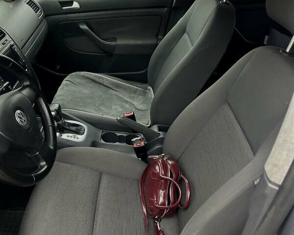 Серый Фольксваген Гольф, объемом двигателя 1.6 л и пробегом 220 тыс. км за 5800 $, фото 8 на Automoto.ua