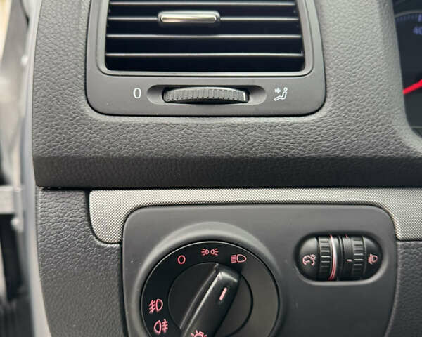 Сірий Фольксваген Гольф, об'ємом двигуна 1.6 л та пробігом 209 тис. км за 5999 $, фото 21 на Automoto.ua