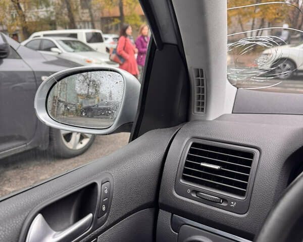 Серый Фольксваген Гольф, объемом двигателя 1.9 л и пробегом 298 тыс. км за 5600 $, фото 33 на Automoto.ua