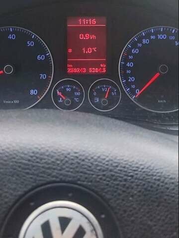 Сірий Фольксваген Гольф, об'ємом двигуна 1.6 л та пробігом 250 тис. км за 4500 $, фото 2 на Automoto.ua