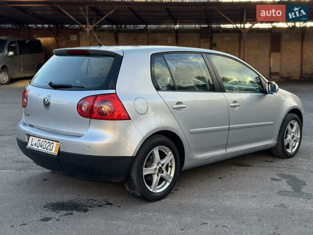 Серый Фольксваген Гольф, объемом двигателя 1.6 л и пробегом 240 тыс. км за 5850 $, фото 3 на Automoto.ua