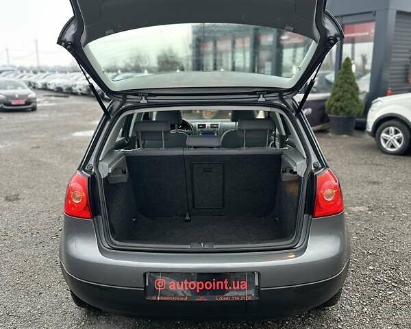 Серый Фольксваген Гольф, объемом двигателя 1.4 л и пробегом 233 тыс. км за 6750 $, фото 11 на Automoto.ua