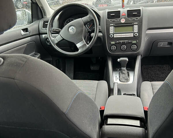 Серый Фольксваген Гольф, объемом двигателя 1.6 л и пробегом 290 тыс. км за 7750 $, фото 18 на Automoto.ua