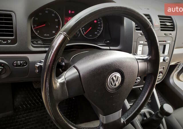 Сірий Фольксваген Гольф, об'ємом двигуна 1.6 л та пробігом 200 тис. км за 6950 $, фото 136 на Automoto.ua