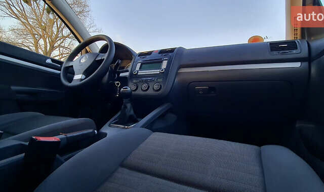 Сірий Фольксваген Гольф, об'ємом двигуна 1.6 л та пробігом 188 тис. км за 5350 $, фото 11 на Automoto.ua