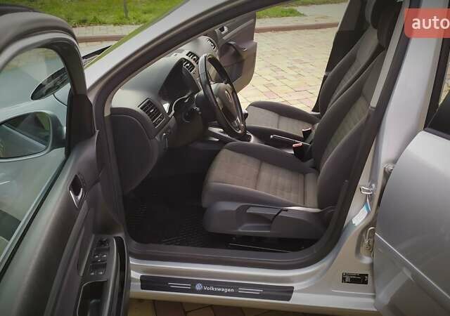 Сірий Фольксваген Гольф, об'ємом двигуна 1.6 л та пробігом 200 тис. км за 6950 $, фото 162 на Automoto.ua