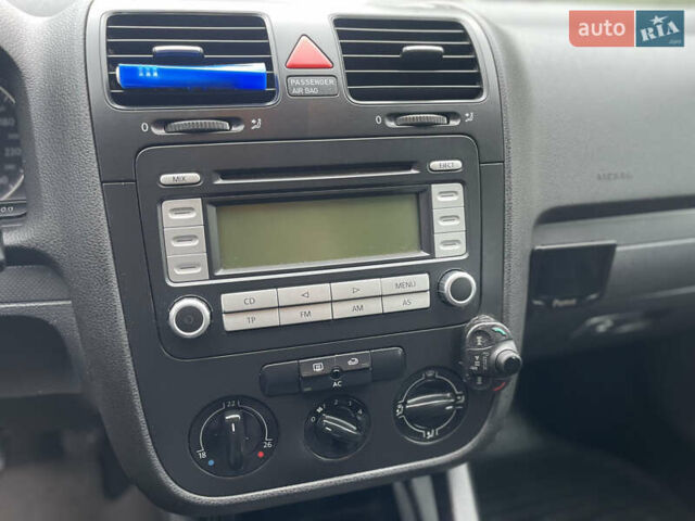 Сірий Фольксваген Гольф, об'ємом двигуна 1.9 л та пробігом 220 тис. км за 5899 $, фото 12 на Automoto.ua