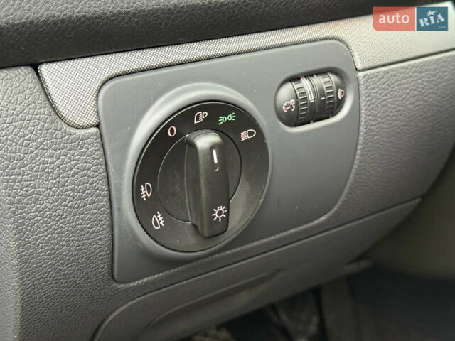 Серый Фольксваген Гольф, объемом двигателя 1.4 л и пробегом 236 тыс. км за 5500 $, фото 20 на Automoto.ua