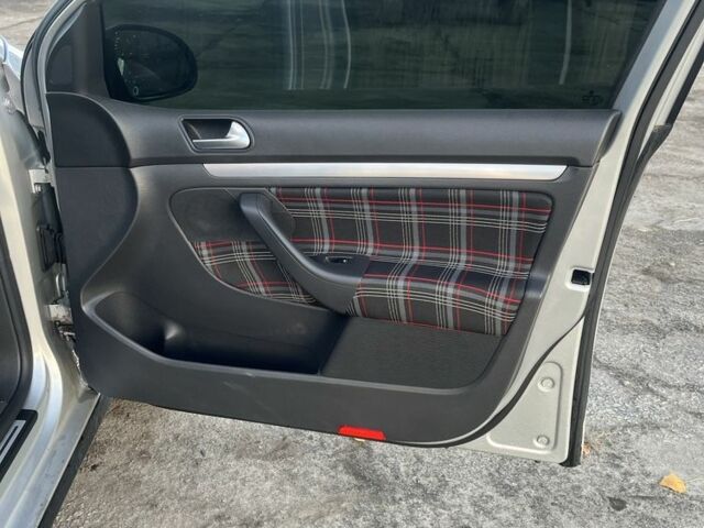 Серый Фольксваген Гольф, объемом двигателя 2 л и пробегом 222 тыс. км за 9000 $, фото 2 на Automoto.ua