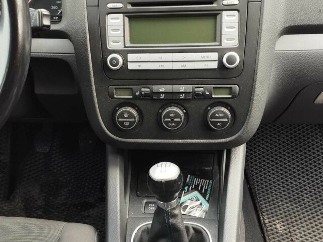 Серый Фольксваген Гольф, объемом двигателя 1.6 л и пробегом 249 тыс. км за 6200 $, фото 8 на Automoto.ua