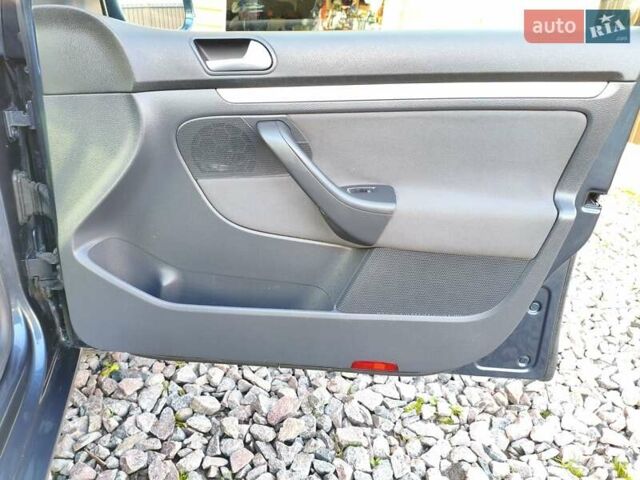 Серый Фольксваген Гольф, объемом двигателя 1.4 л и пробегом 221 тыс. км за 5600 $, фото 26 на Automoto.ua