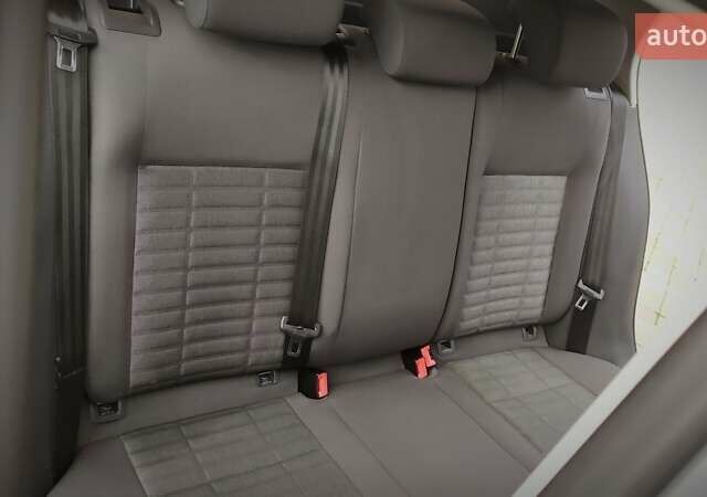 Сірий Фольксваген Гольф, об'ємом двигуна 1.6 л та пробігом 200 тис. км за 6950 $, фото 166 на Automoto.ua