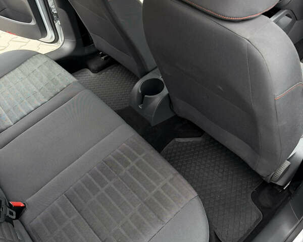 Серый Фольксваген Гольф, объемом двигателя 1.6 л и пробегом 212 тыс. км за 6450 $, фото 33 на Automoto.ua