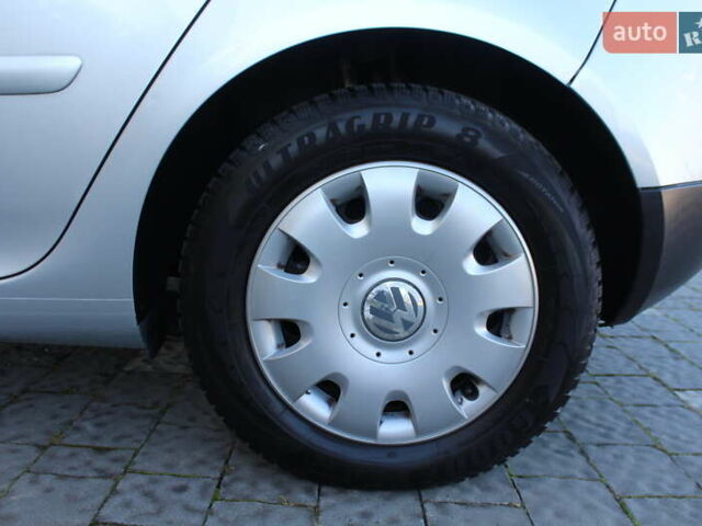 Серый Фольксваген Гольф, объемом двигателя 1.6 л и пробегом 195 тыс. км за 5990 $, фото 82 на Automoto.ua