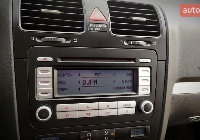 Сірий Фольксваген Гольф, об'ємом двигуна 1.6 л та пробігом 200 тис. км за 6950 $, фото 139 на Automoto.ua