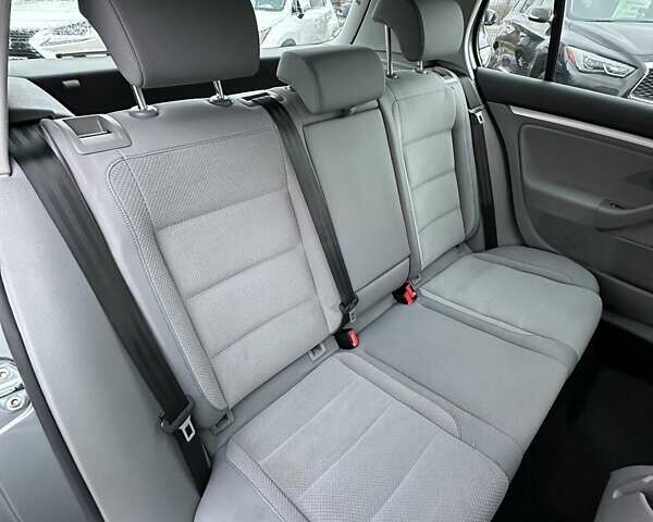 Серый Фольксваген Гольф, объемом двигателя 1.4 л и пробегом 233 тыс. км за 6750 $, фото 14 на Automoto.ua