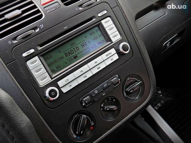 Сірий Фольксваген Гольф, об'ємом двигуна 1.6 л та пробігом 213 тис. км за 5500 $, фото 9 на Automoto.ua