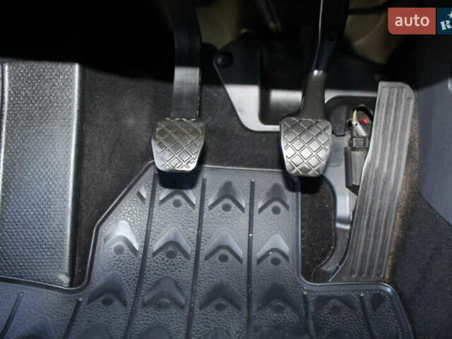 Серый Фольксваген Гольф, объемом двигателя 1.6 л и пробегом 195 тыс. км за 5890 $, фото 48 на Automoto.ua