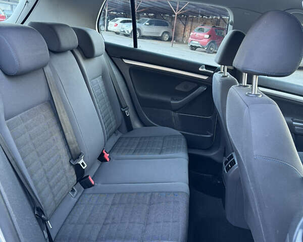 Серый Фольксваген Гольф, объемом двигателя 1.6 л и пробегом 240 тыс. км за 5850 $, фото 17 на Automoto.ua