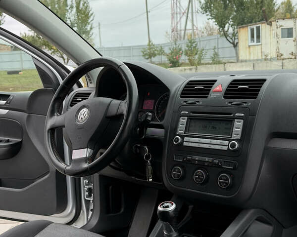 Серый Фольксваген Гольф, объемом двигателя 1.6 л и пробегом 212 тыс. км за 6450 $, фото 36 на Automoto.ua