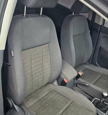 Серый Фольксваген Гольф, объемом двигателя 1.39 л и пробегом 270 тыс. км за 6000 $, фото 20 на Automoto.ua