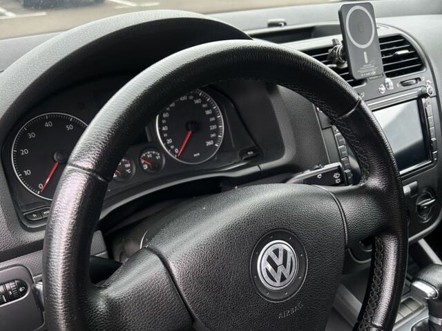 Серый Фольксваген Гольф, объемом двигателя 1.6 л и пробегом 220 тыс. км за 5800 $, фото 8 на Automoto.ua