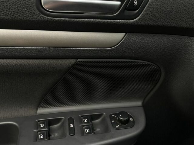 Серый Фольксваген Гольф, объемом двигателя 1.6 л и пробегом 292 тыс. км за 6500 $, фото 9 на Automoto.ua