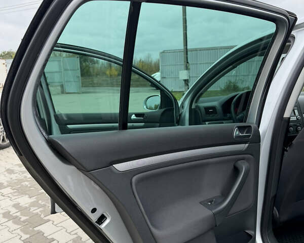 Серый Фольксваген Гольф, объемом двигателя 1.6 л и пробегом 212 тыс. км за 6450 $, фото 27 на Automoto.ua