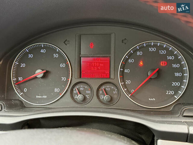 Серый Фольксваген Гольф, объемом двигателя 1.4 л и пробегом 236 тыс. км за 5500 $, фото 14 на Automoto.ua