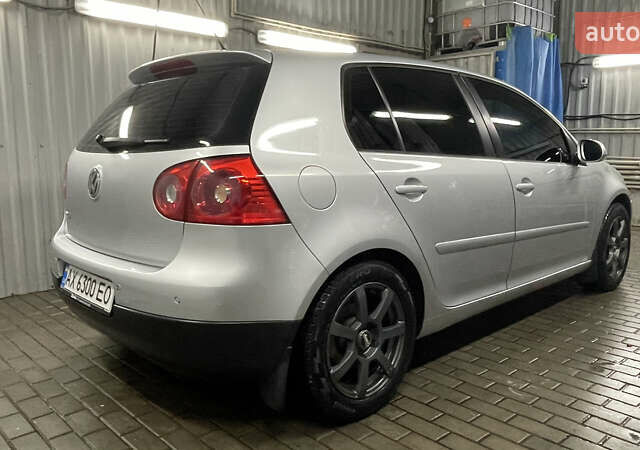 Серый Фольксваген Гольф, объемом двигателя 1.6 л и пробегом 274 тыс. км за 6250 $, фото 3 на Automoto.ua