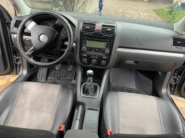 Сірий Фольксваген Гольф, об'ємом двигуна 1.4 л та пробігом 270 тис. км за 4100 $, фото 18 на Automoto.ua