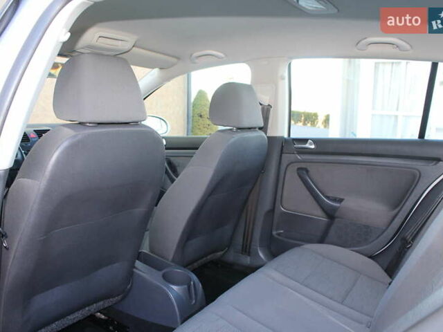 Серый Фольксваген Гольф, объемом двигателя 1.6 л и пробегом 195 тыс. км за 5990 $, фото 56 на Automoto.ua