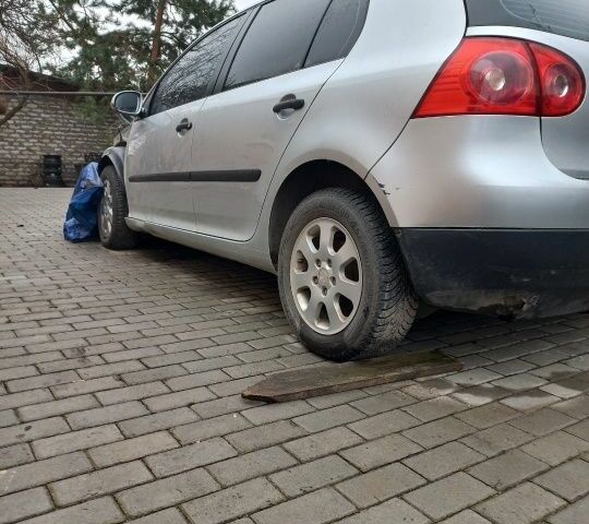 Серый Фольксваген Гольф, объемом двигателя 1.6 л и пробегом 180 тыс. км за 1900 $, фото 3 на Automoto.ua