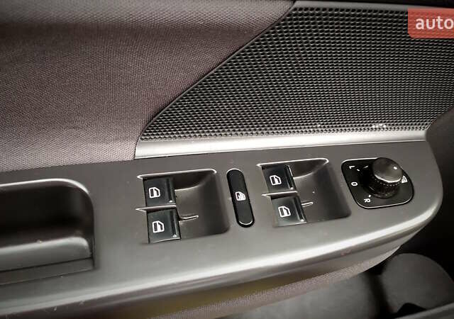 Сірий Фольксваген Гольф, об'ємом двигуна 1.6 л та пробігом 200 тис. км за 6950 $, фото 133 на Automoto.ua