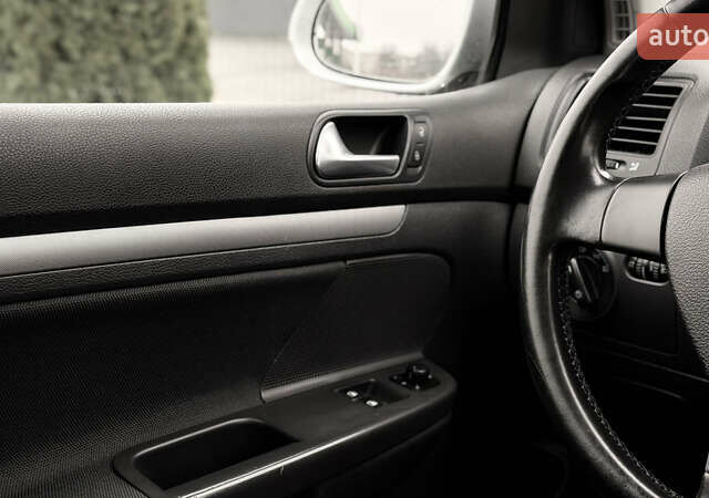 Серый Фольксваген Гольф, объемом двигателя 1.4 л и пробегом 239 тыс. км за 5150 $, фото 27 на Automoto.ua