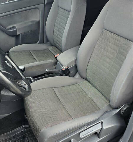 Серый Фольксваген Гольф, объемом двигателя 1.39 л и пробегом 270 тыс. км за 6000 $, фото 11 на Automoto.ua