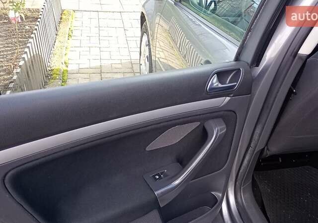 Серый Фольксваген Гольф, объемом двигателя 1.6 л и пробегом 238 тыс. км за 6300 $, фото 12 на Automoto.ua