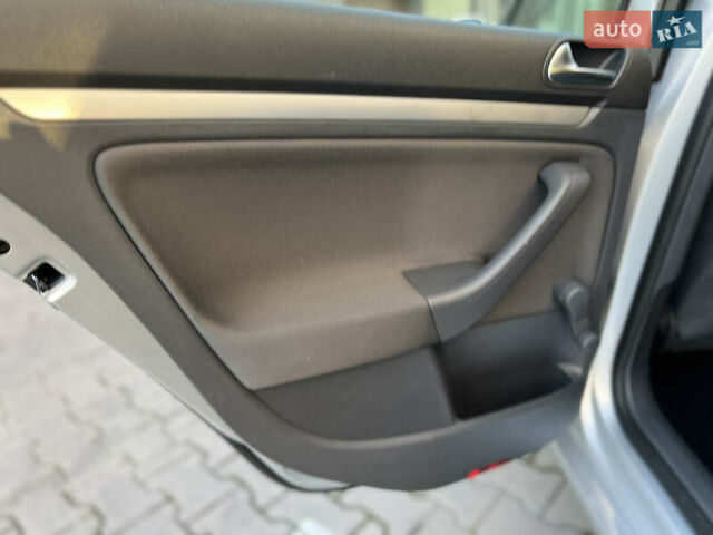 Сірий Фольксваген Гольф, об'ємом двигуна 1.4 л та пробігом 185 тис. км за 6450 $, фото 91 на Automoto.ua
